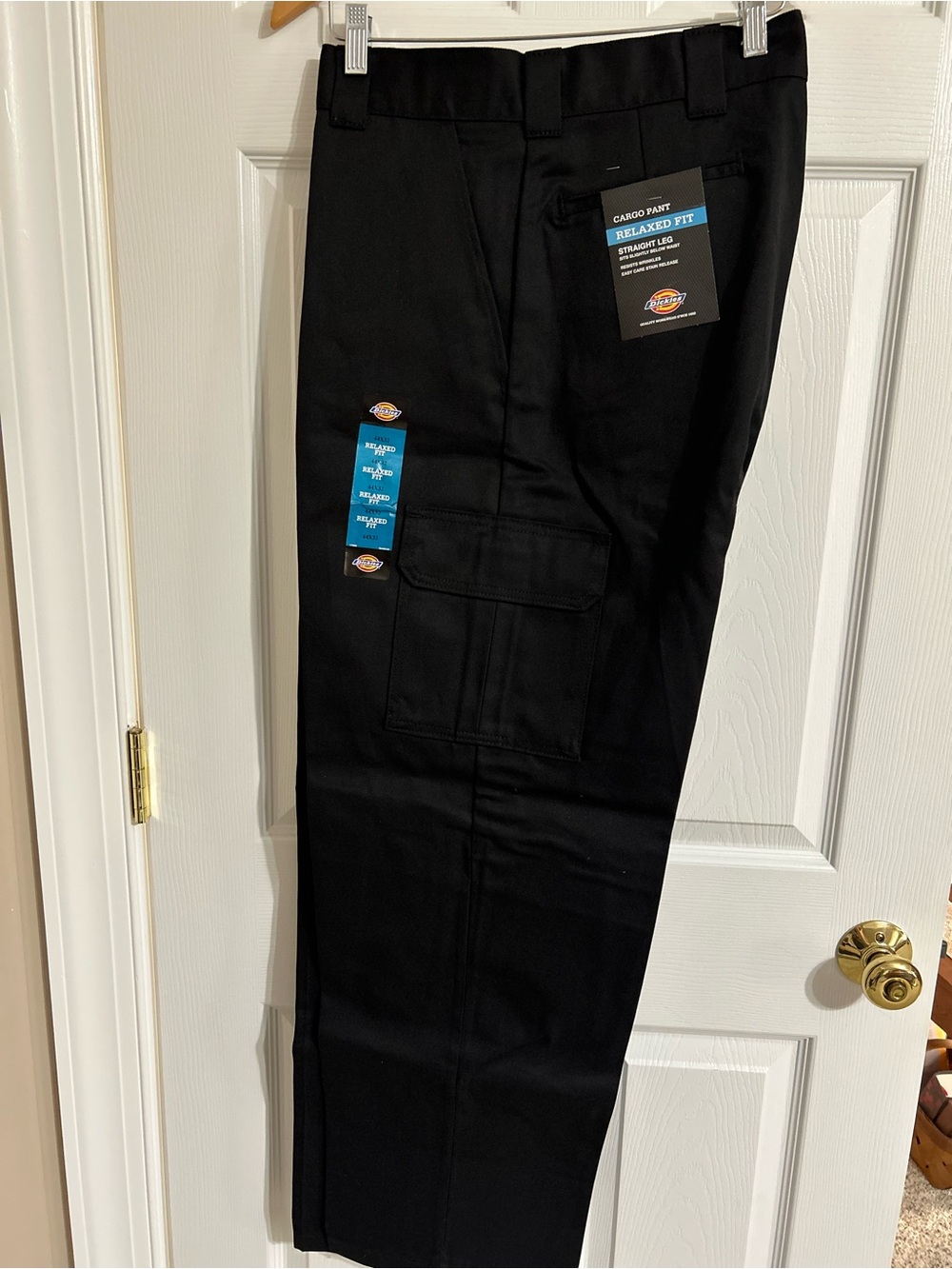 Dickies Relaxed Fit Straight Leg Black Cargo Pants NWT 44x32 - Picture 2 of 2